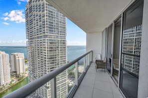 Property grounds - Sun, Style & Skyline | Modern Icon Brickell 2BR (Miami)