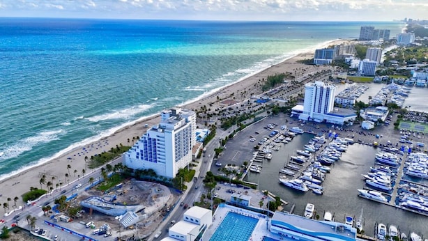 A coastal hotel with a marina, beachfront, and ocean view. - Studio off Las Olas- Steps to the Beach (Fort Lauderdale)
