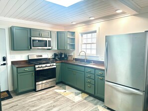 Microwave, oven, stovetop, coffee/tea maker