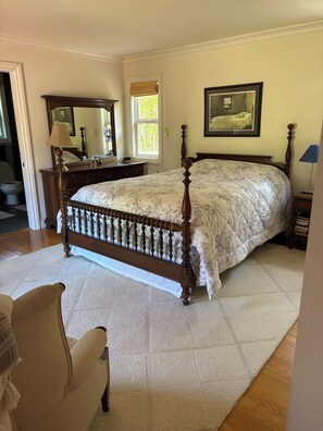 4 bedrooms, iron/ironing board, WiFi