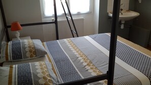 Fer et planche à repasser, Wi-Fi, draps fournis