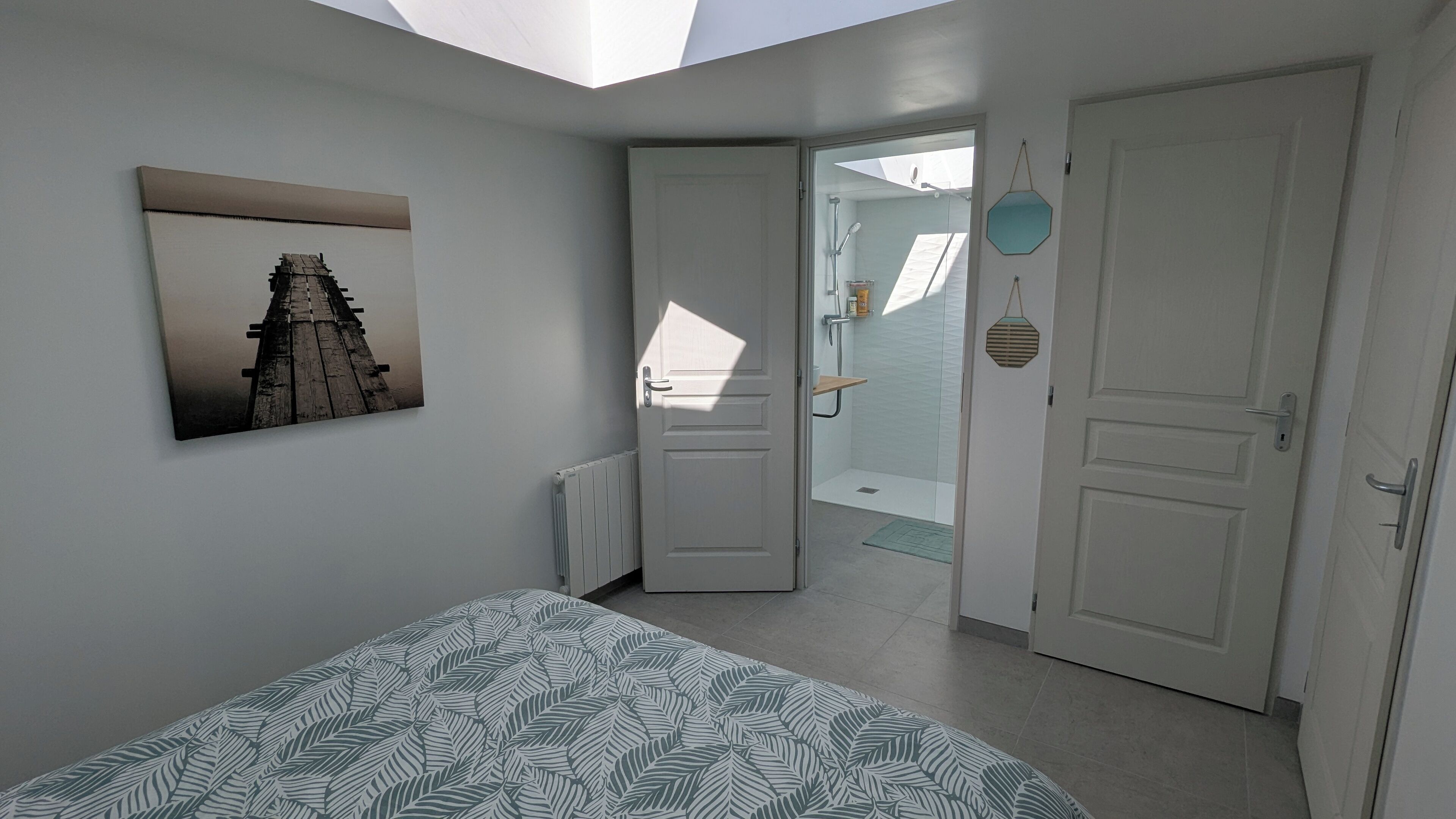 4 makuuhuonetta, vauvan matkasänky, ilmainen Wi-Fi, vuodevaatteet