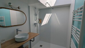 Douche, séchoir à cheveux