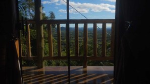 Una televisión de pantalla plana