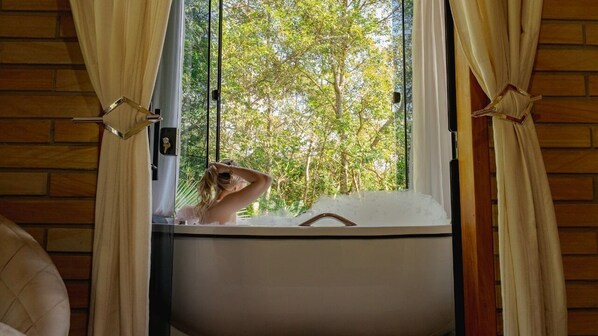 Desk, laptop workspace, blackout drapes, iron/ironing board - Morada Paraíso dos canyons (Praia Grande)