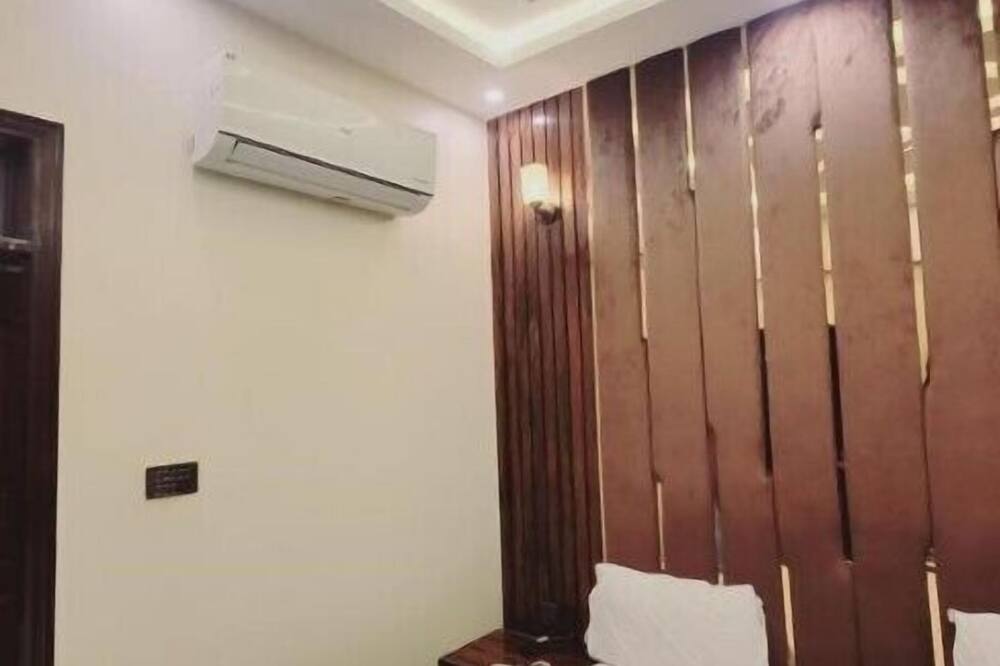 Prime Rose Hotel