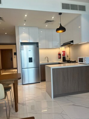 One-Bedroom Deluxe Apartment | Private kitchen | Full-size fridge, microwave, cookware/dishes/utensils