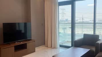 One-Bedroom Deluxe Apartment | Dining room