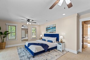 5 bedrooms, desk, iron/ironing board, travel crib