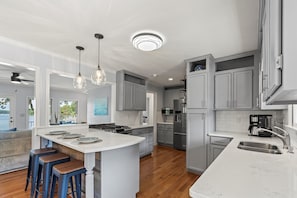 Refrigerador, microondas, horno, placa de cocina