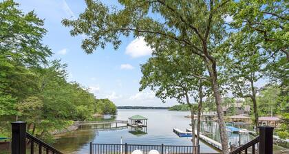 NEW! Game Room, 3 Kings, Guest Suite, Lakefront