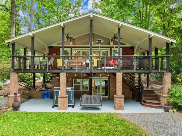 Exterior - Massive Dock • Firepit • Kayaks • Ping Pong (Mooresville)