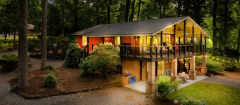 NEW! Massive Dock • Firepit • Kayaks • Ping Pong
