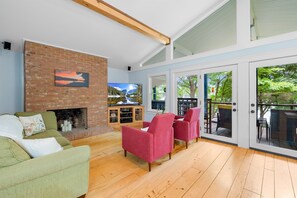 Smart TV, ping pong - Massive Dock • Firepit • Kayaks • Ping Pong (Mooresville)