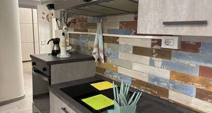 Three-room renovated apartment in the heart of the historic center of bologna