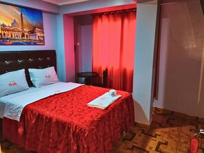 Deluxe Single Room, 1 Queen Bed, Private Bathroom