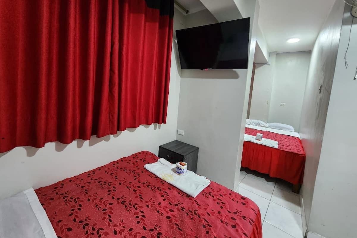 Chambre Familiale avec lits jumeaux, 2 grands lits, vue ville