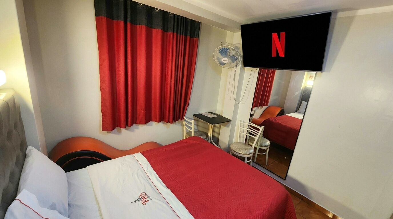 Habitación individual Deluxe, 1 cama de matrimonio, baño privado | Sábanas de algodón egipcio y ropa de cama de alta calidad