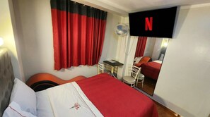 Deluxe Single Room, 1 Queen Bed, Private Bathroom | Egyptian cotton sheets, premium bedding, down comforters - HOSTAL PARIS 1 (Lima)