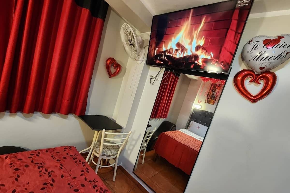 Deluxe Single Room, 1 Queen Bed, Private Bathroom | Egyptian cotton sheets, premium bedding, down comforters