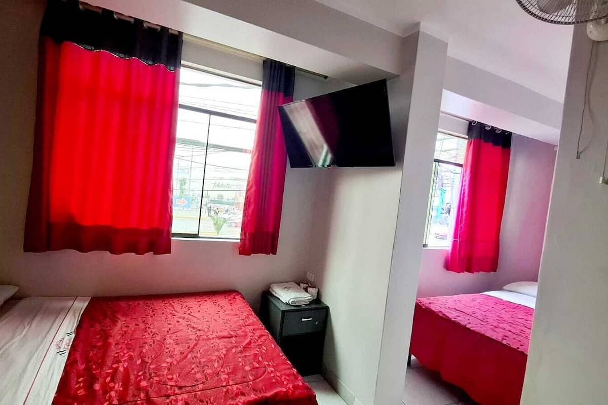 Quadruple Room, 2 Katil Ratu (Queen), City View | Cadar kapas Mesir, peralatan tempat tidur premium, gebar bulu kapas