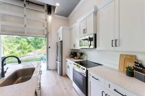 Cookware/dishes/utensils