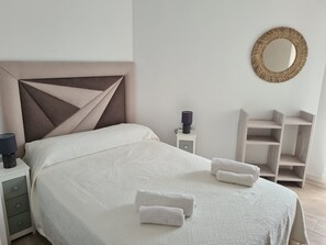 2 habitaciones, tabla de planchar con plancha, wifi y ropa de cama