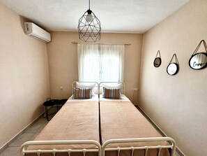 2 bedrooms, iron/ironing board, WiFi, bed sheets