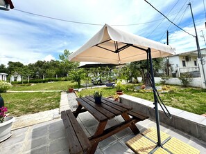 Outdoor dining - Villa Olea (Kallikrateia)