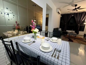 Apartment, City View | In-room dining