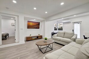 Deluxe Condo, 2 Bedrooms, Non Smoking, Patio | Living area | Flat-screen TV