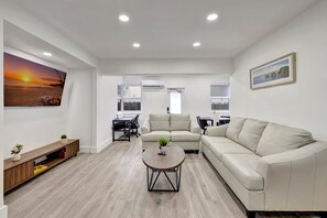 Deluxe Condo, 2 Bedrooms, Non Smoking, Patio | Living area