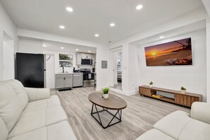 Deluxe Condo, 2 Bedrooms, Non Smoking, Patio | Living room | Flat-screen TV