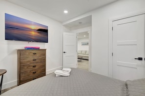 2 bedrooms, desk, laptop workspace, free WiFi