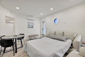 Living room - 2BR 1BA off Las Olas Steps to Beach (Fort Lauderdale)