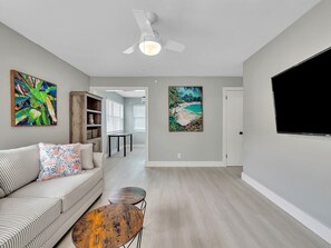 Apartment (1 Bedroom) | Floor plan - Modern Apt Near Beach Views & Wi-fi (Hollywood)