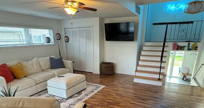 Fishy Cottage 3 BR 2 BA with Dock on Lake Shafer