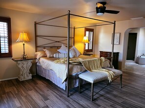 4 bedrooms, iron/ironing board, WiFi, bed sheets