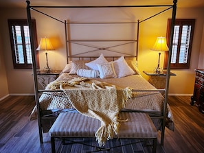 4 habitaciones, tabla de planchar con plancha, wifi y ropa de cama 