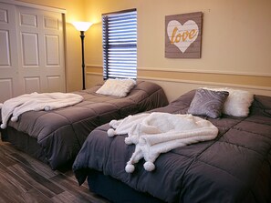 4 chambres, fer et planche à repasser, Wi-Fi, draps fournis