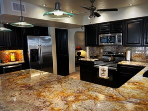 Micro-ondes, four, plaque de cuisson, lave-vaisselle