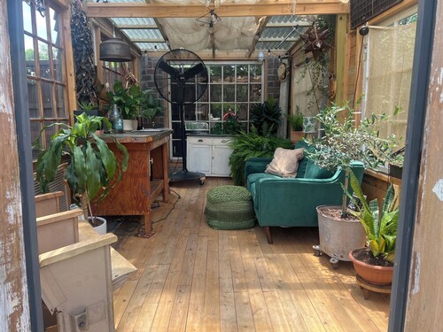 The Garage Suite – Eclectic Chic Studio in the Heart of Plano