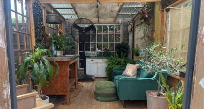 The Garage Suite – Eclectic Chic Studio in the Heart of Plano