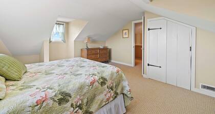 Seaside Sanctuary steps from Long Island Sound