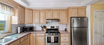 Seaside Sanctuary steps from Long Island Sound