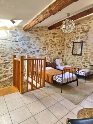 3 bedrooms, iron/ironing board, travel cot, free WiFi