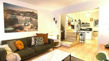 Smart TV, books, stereo