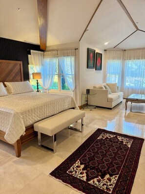 4 Schlafzimmer, Schreibtisch, Bügeleisen/Bügelbrett, Reisekinderbett