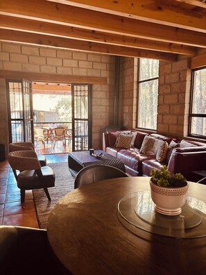 Interior - A cabin nestled in 1 hectare of forest. Maximum Internet Speed (Starlink) (Amealco de Bonfil)
