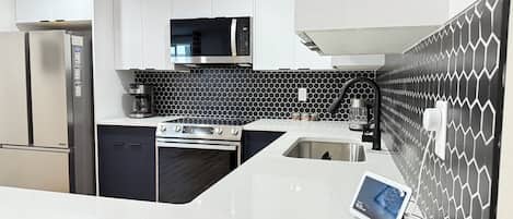 Microonde, forno, piano cottura, lavastoviglie
